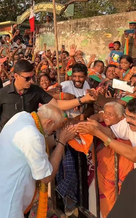 c_chudhry's tweet photo. A special blessing from Nari Shakti in Nagercoil

https://t.co/qFHJ2uiFzf

via NaMo App https://t.co/F0rPHaHt1J