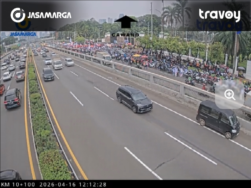 SonoraFM92's tweet image. #LalinSonora 12.20 Pengendara dimohon mengantisipasi Kegiatan aksi penyampaian pendapat di depan Gedung DPR/MPR RI Jl Gatot Subroto. #Demo #Macet.