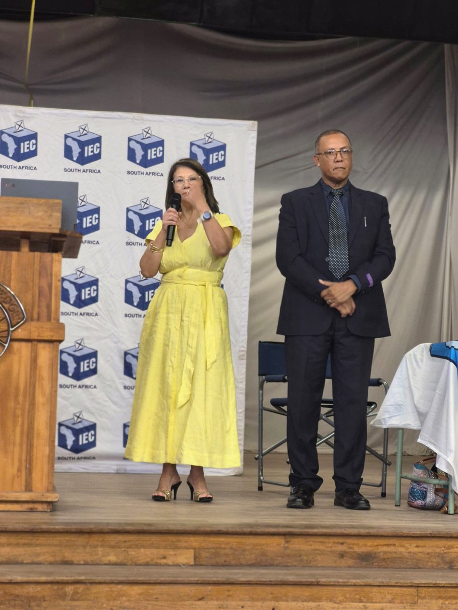 GcisWest's tweet image. GCIS West Coast, in partnership with the @IEC and District Department of Education, launched a voter education drive at Weston High, reaching 200+ matric learners. Informative, engaging, and empowering youth to use their voice.  #RegisterToVote #YouthVoice #DemocracyInAction