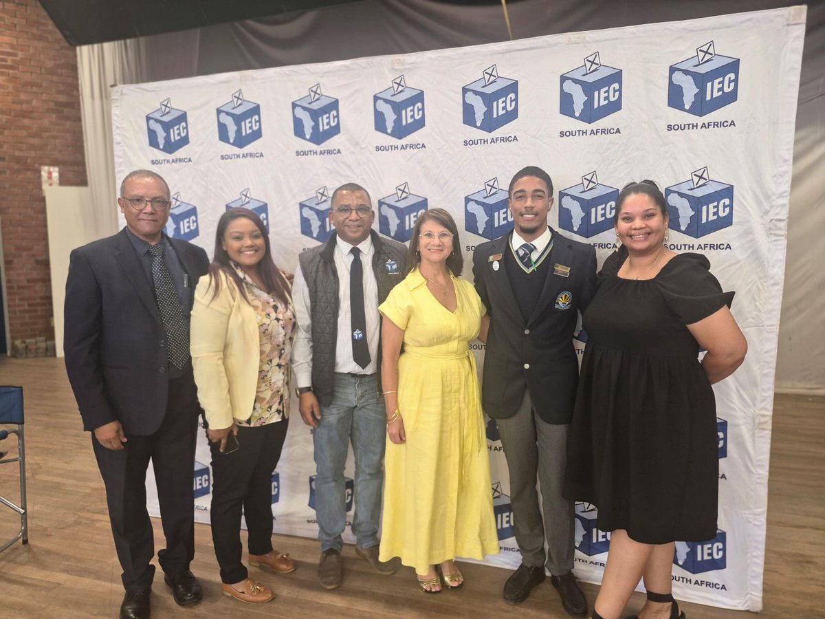 GcisWest's tweet image. GCIS West Coast, in partnership with the @IEC and District Department of Education, launched a voter education drive at Weston High, reaching 200+ matric learners. Informative, engaging, and empowering youth to use their voice.  #RegisterToVote #YouthVoice #DemocracyInAction