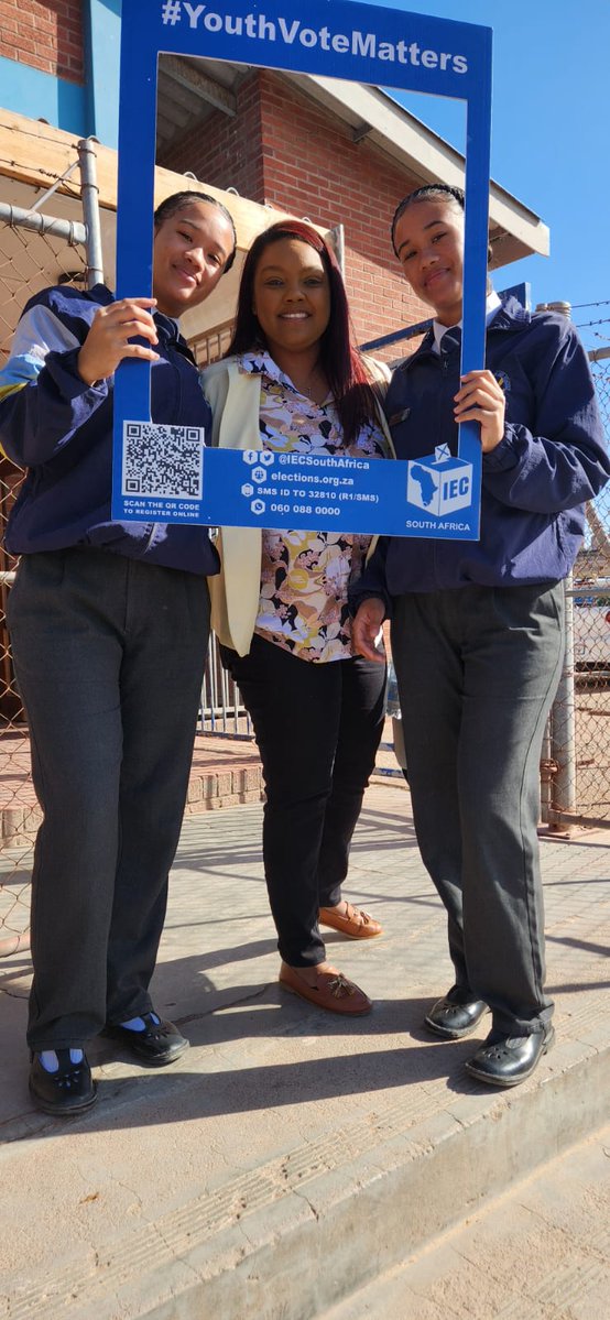 GcisWest's tweet image. GCIS West Coast, in partnership with the @IEC and District Department of Education, launched a voter education drive at Weston High, reaching 200+ matric learners. Informative, engaging, and empowering youth to use their voice.  #RegisterToVote #YouthVoice #DemocracyInAction