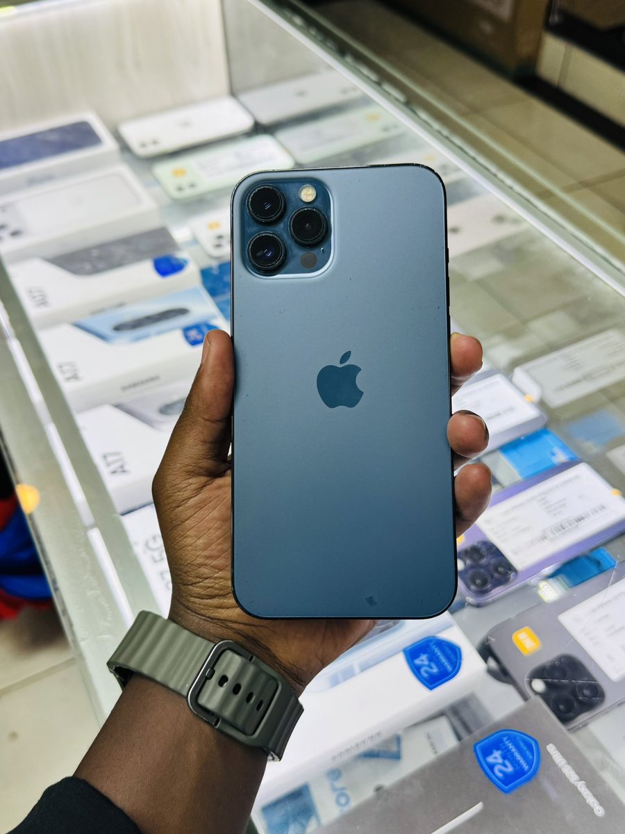 AmRoggoz's tweet image. Used iPhone 12 Pro Max 256GB

⚠️ Display Message
89% Battery Health
Physical Dual SIM
Face ID Working 

KSH 45000

#TechIt | @techscents_ke