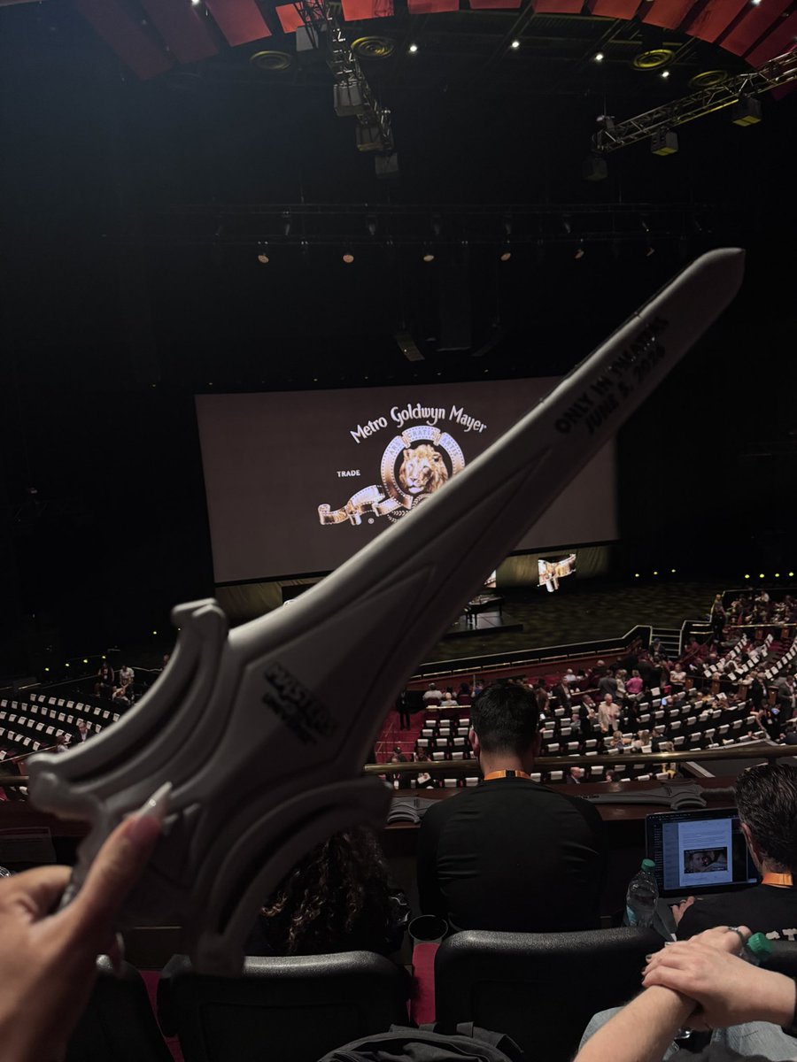 Offscreen Central tweet media