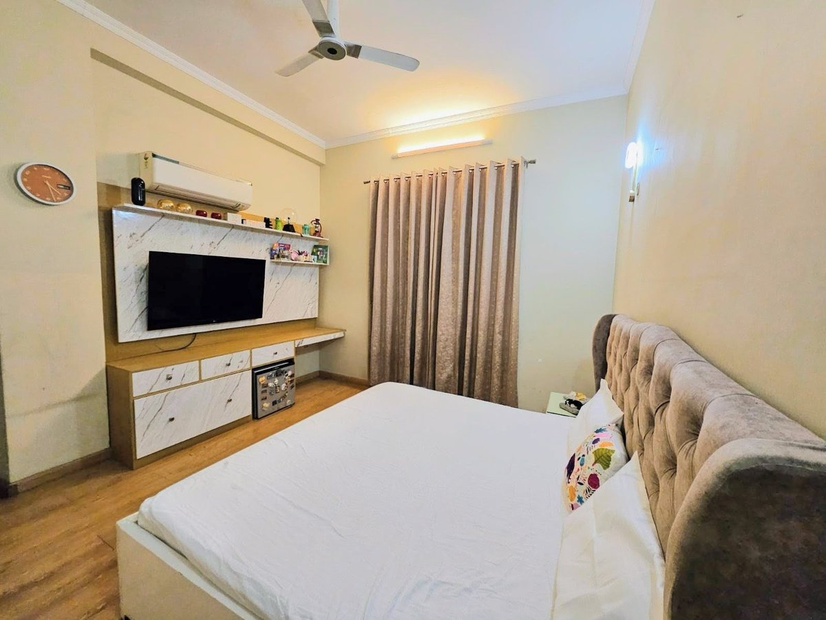 oxford_realtors's tweet image. 🏡Ground Floor for Sale in the premium locality of Emerald Hills, Gurgaon

📍Location: Block Amber
📐400 Sq. Yards
🏗2000 Sq. Ft.
🛏4BHK + Store
💰Price: ₹4.05 Cr

📞For more details, call: 9910879948

#EmeraldHills #Gurgaon #4BHK #Home #House #OxfordRealtors #BuyHome #DreamHome