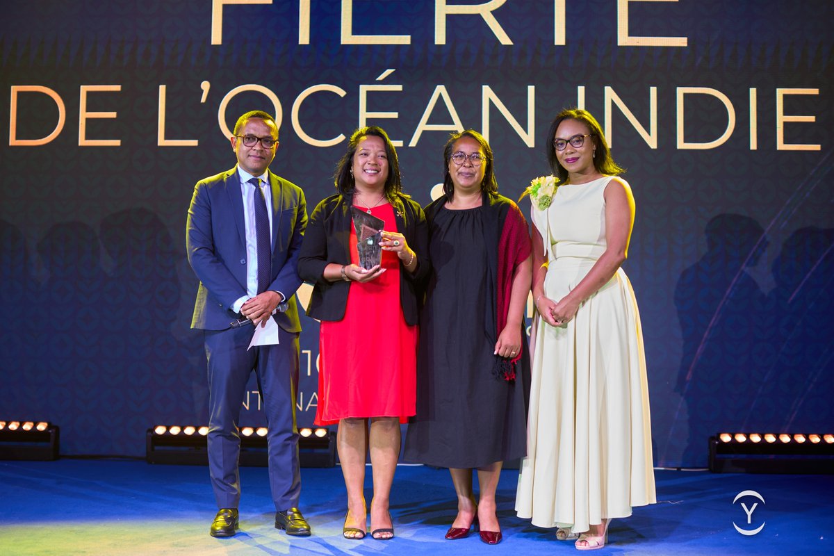 Ravinala Airports reçoit le prix « Fierté de l’Océan Indien » durant le CEO Summit Indian Ocean. Une distinction qui récompense les contributions exceptionnelles au développement de Madagascar et qui met en lumière les organisations qui font rayonner la région à l’international.