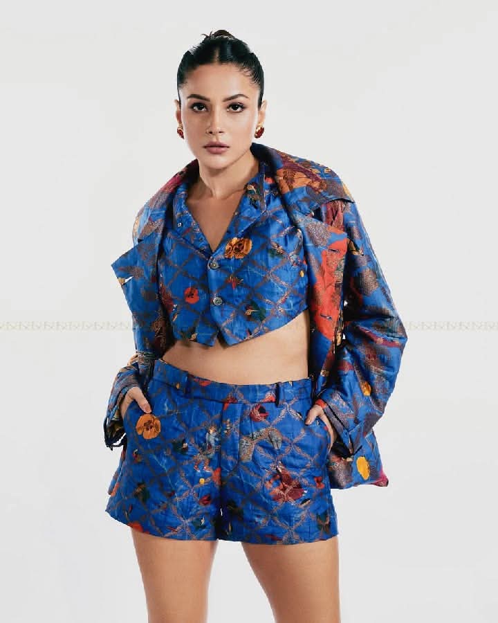 AllAboutCelebss's tweet image. Shehnaaz Gill is serving absolute boss vibes in blue! 💙✨ A perfect mix of high-fashion edge and undeniable charm. 🔥

#shehnaazgill #diva #bollywood