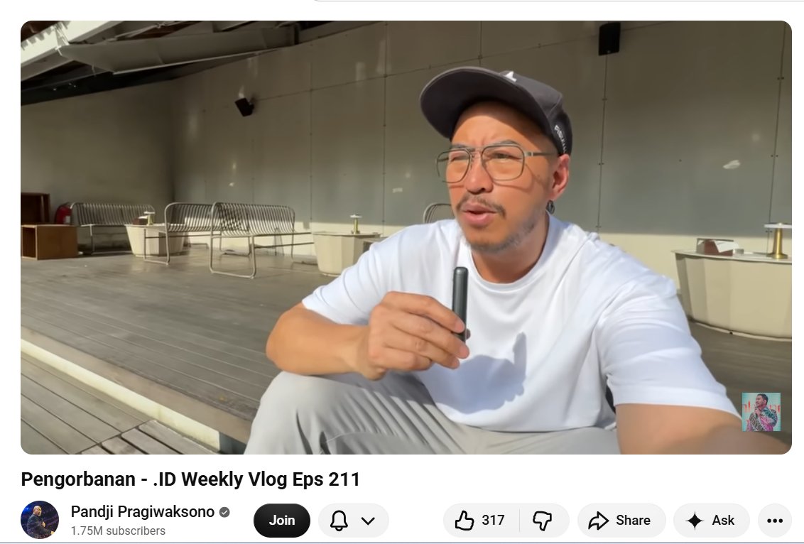 nonton youtube  .id weekly vlog pandji bahas teori david sedaris bilang manusia itu punya 4 tungku dalam hidup:
1. karir
2. kesehatan
3. pertemanan
4. keluarga

kalau karir mau sukses, 1 tungku pasti mati. 
kalau mau sukses banget 2 tungku mati. 

kamu percaya dengan teori ini???
