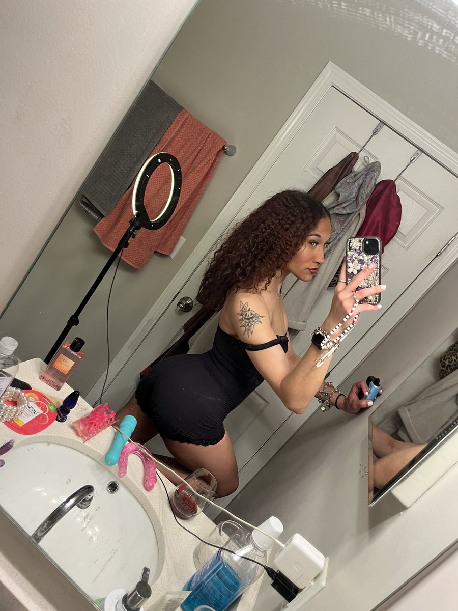 flowersnextdoor's tweet image. I’m only 18 🫣🫣 
#explore #tattedbabe #small #link #nsfw #goodgirl