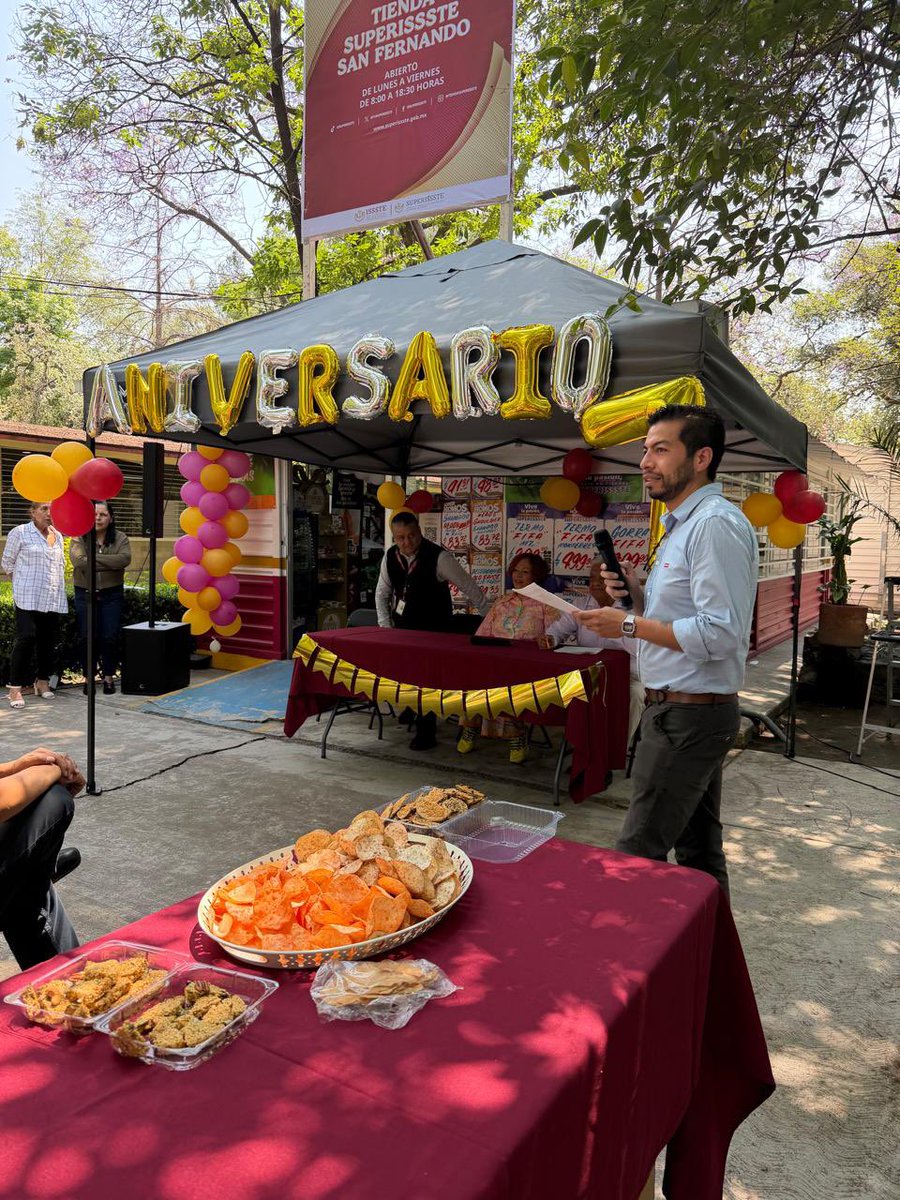DuniaLudlow's tweet photo. A @TVAzteca y al noticiero de @Javier_Alatorre les hace falta rigor periodístico.

Al cubrir a @tusuperissste, cualquier periodista serio habría visitado tiendas abiertas al público (como consta en el directorio), y no unidades de acceso restringido por estar dentro de oficinas del ISSSTE, como las dos tiendas de San Fernando, que son modelos de conveniencia para trabajadores y usuarios.

Y sí, hoy la tienda tenía fruta y verdura completa porque se estaba preparando para el Aniversario de #SUPERISSSTESanFernando300, el cual además está públicamente anunciado. Lamento no haber podido estar con las y los compañeros.

Les comparto nuestro directorio por si desean hacer su “reportaje” bien:
https://t.co/4Grn8dxbuI