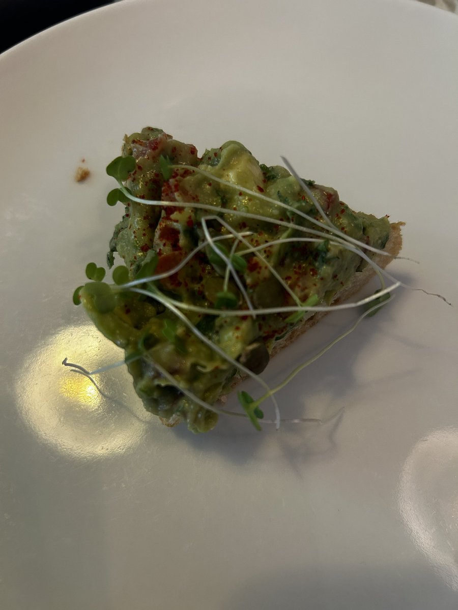 ujjwalabaxi's tweet image. That humble toast with alfalfa sprouts on top

#plantbased