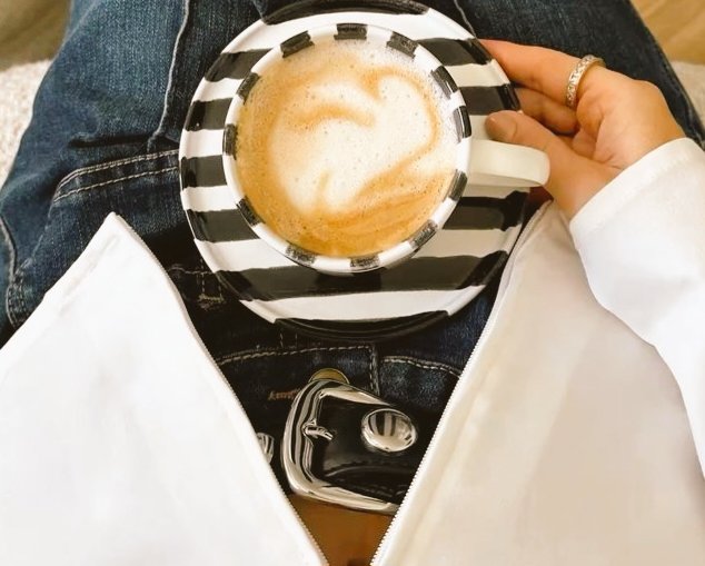 Juju_C89's tweet image. Belle journée à tous ☕️😘
#Goodmorning #Coffeetime
#Ligue_des_optimistes 😋
#Thursdaymotivation