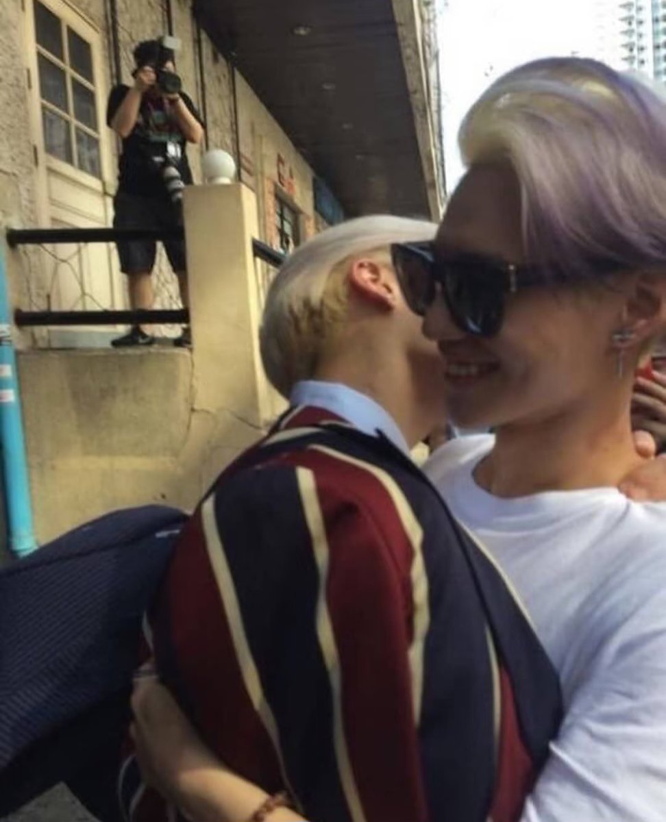 babsajwo's tweet photo. I dont ship them but second pic looks like paparazzi caught them dating 👁👄👁 #jongtae https://t.co/XriljPw33z