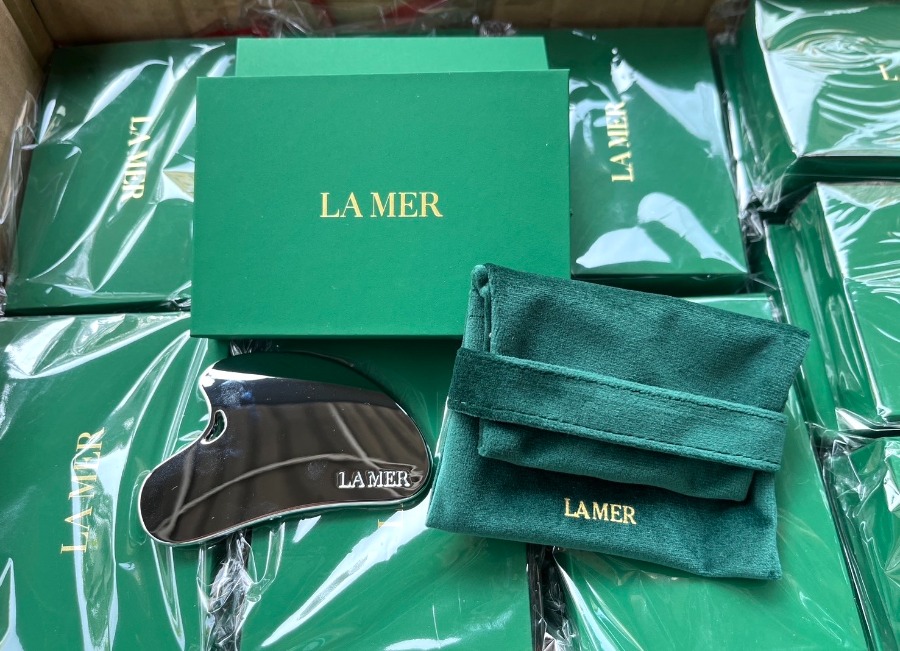 numjshop's tweet image. ✨💚พร้อมส่ง 330.- 〰️ แพ็คเกจใหม่ (กล่อง+ถุงผ้า) กัวซา La Mer Gua Sha

#lamer #นัมสต็อค