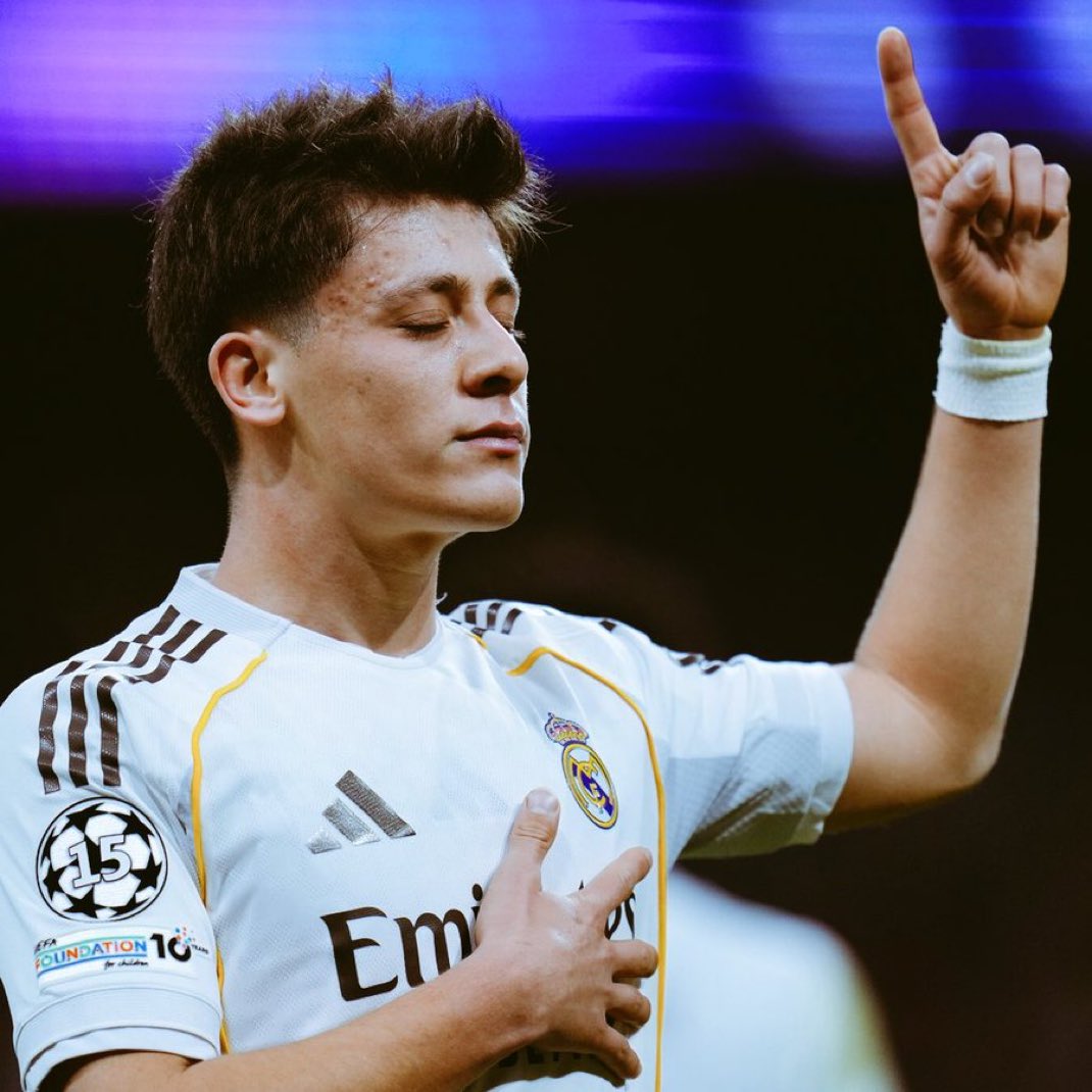 Real Madrid formasıyla bir Şampiyonlar Ligi maçında ceza sahası dışından 2+ gol atan oyuncular:

🔸 Roberto Carlos - Bayer Leverkusen (2000)
🔸 Cristiano Ronaldo - Zürih (2009)
🔸 ARDA GÜLER - Bayern Münih (2026)