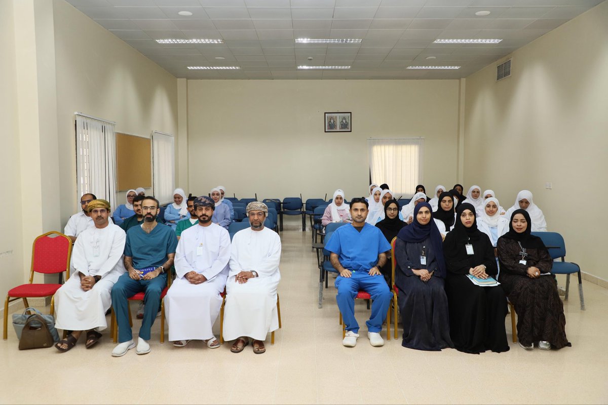 dghssbg's tweet photo. قدّم فريق الإدارة الرشيقة بـ #المستشفى_السلطاني، وبالتنسيق مع قسم إدارة الجودة وسلامة المرضى بـ #مستشفى_الرستاق، ورشة تعريفية وتدريبية استمرت لمدة يومين متتاليين.

وتضمنت الورشة جلسات تدريبية مكثفة، إلى جانب تنفيذ زيارات ميدانية لعدد من الأقسام، بهدف تعزيز الفهم التطبيقي لمفاهيم الإدارة الرشيقة، وتطوير كفاءة الأداء وتحسين جودة الخدمات الصحية المقدمة.

@royalhospital_