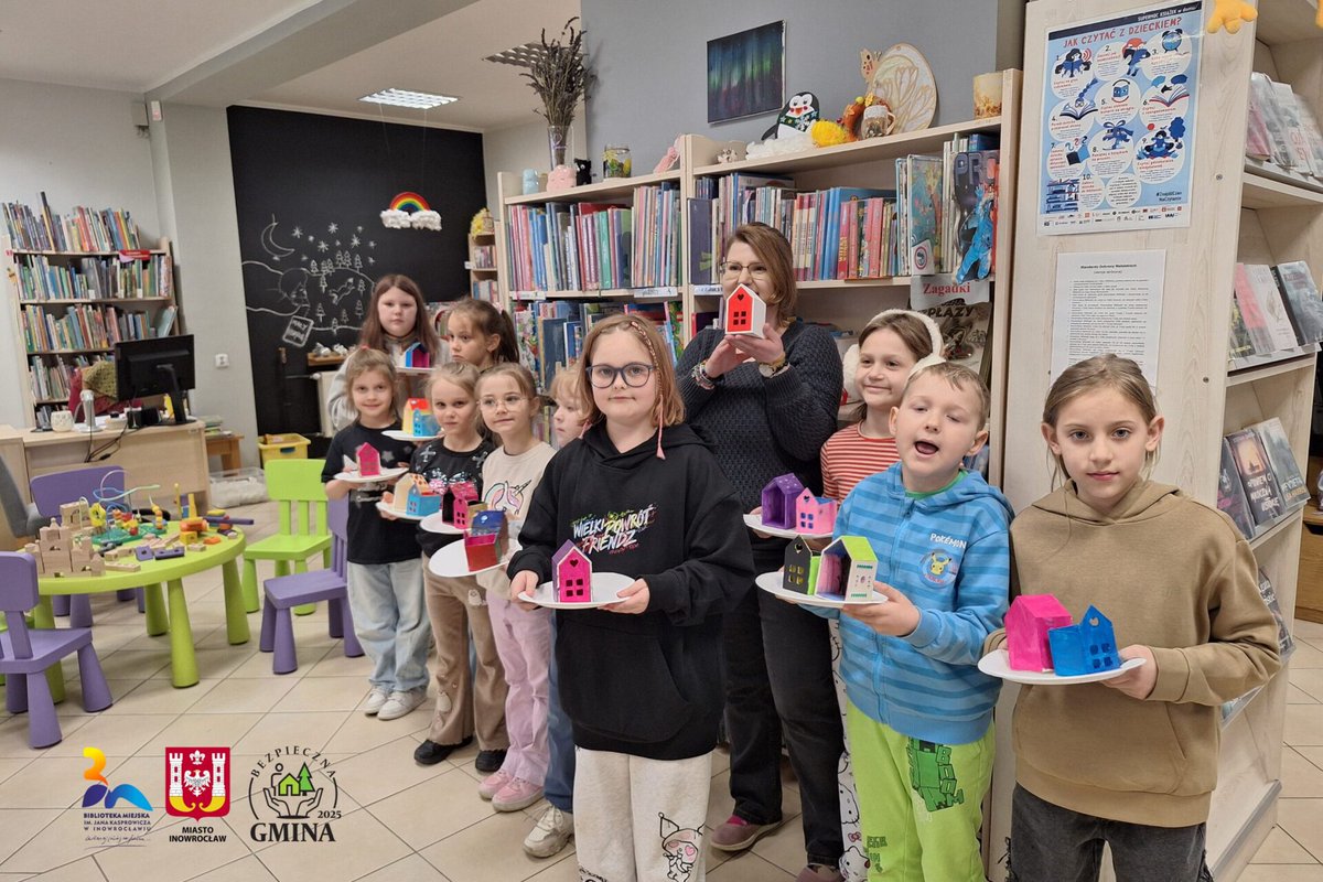 bmjkinowroclaw's tweet image. Wielkie malowanie w Filii nr 4  - 
#bmjkinowroclaw #Inowrocław #biblioteka
-  jan-kasprowicz.bmino.pl/wielkie-malowa… 
Drewniane domki-szkatułki odegrały główną rolę podczas zajęć kreatywnych „Zręczne łapki”, które odbyły się w bibliotece przy ul. Poprzecznej. Dzieci samodzielnie wybierały...