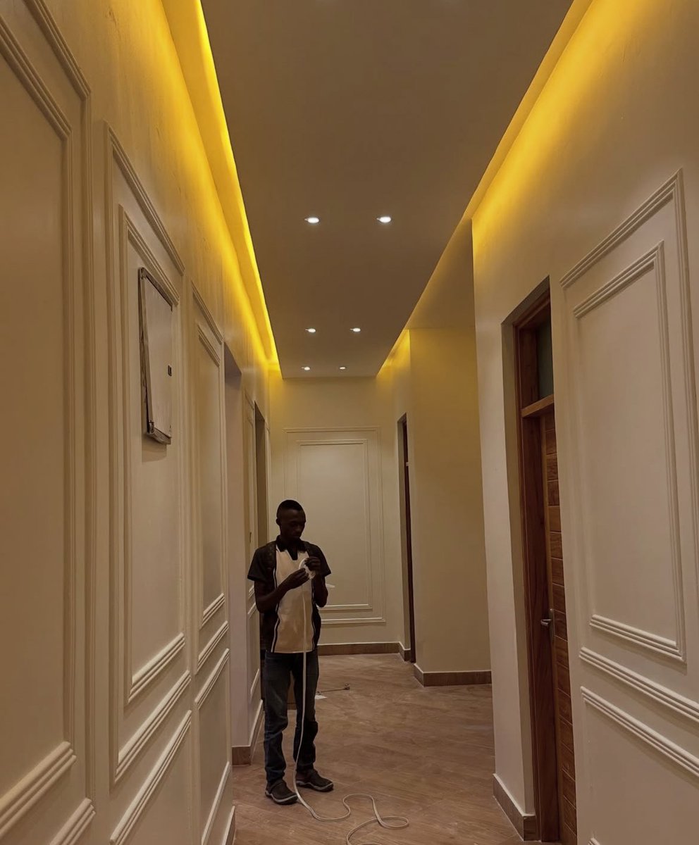 tibzkarts2's tweet image. Your walls are a blank canvas, @Tkproperty2 we turn them into statements of luxury, style and personality.

Transform your space with designs that speak class.
DM us today  #InteriorDesign #ModernLiving