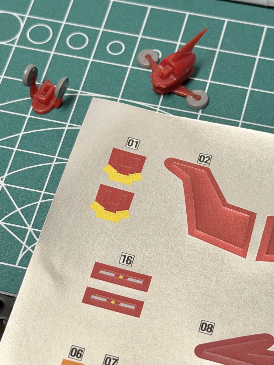 gokin_z's tweet image. #SMP マジンガーZ(アニメカラーVer)
頭部の豪華な彩色に驚いた。写真だと粗が見えるけど、実物はそこまで気にならない。

シールは本体だとパイルダー正面と足裏のみ。細かい部分は予備付きで安心。放熱板はお好み。

ジーグに続いて、今回のマジンガーZもかなり好印象😊