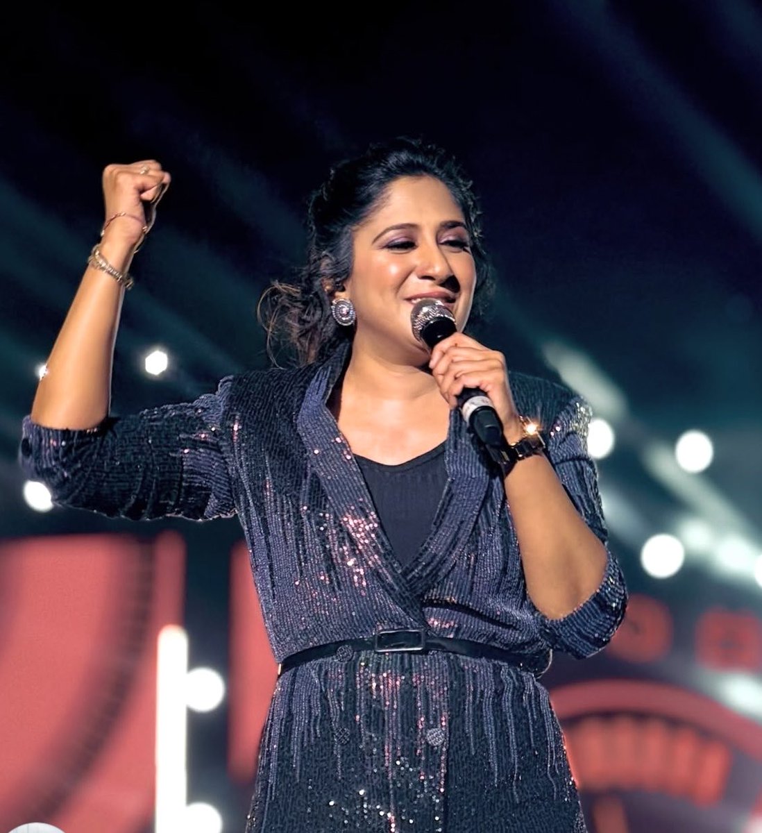 mathew012024's tweet photo. Ommala Shweta mammi 🥵🥵enna udambu di munda shhhhh andha iduppu ah grip ah pudichukitu soothadikanum shhh un moaning kettute shhhh vaaila nalla Poola vittu deep ah oomba vittu andha mood moonji Laye kanjiya oothanum di munda shhhh🥵✊💦 #shweta https://t.co/Bw0s4OxNCy