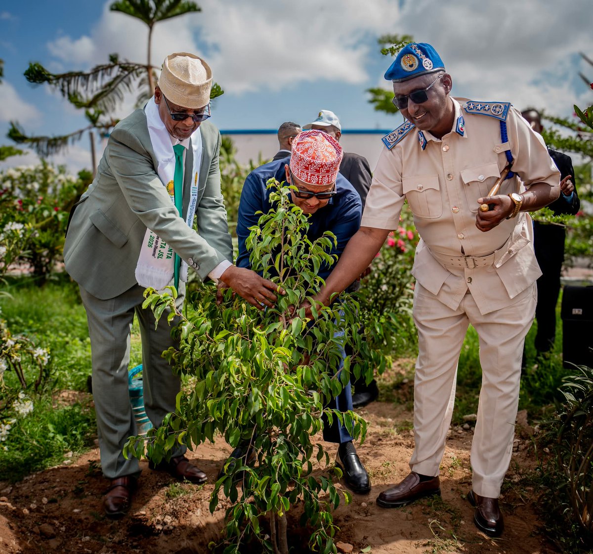 Mo_Kuutiye's tweet image. #Somaliland is investing its future, Perez. Irro joined nationwide celebrations of National Tree Planting Day, highlighting a united commitment to environmental protection and climate resilience.
As climate change intensifies across the Horn of Africa.
#GreenFuture #ClimateAction