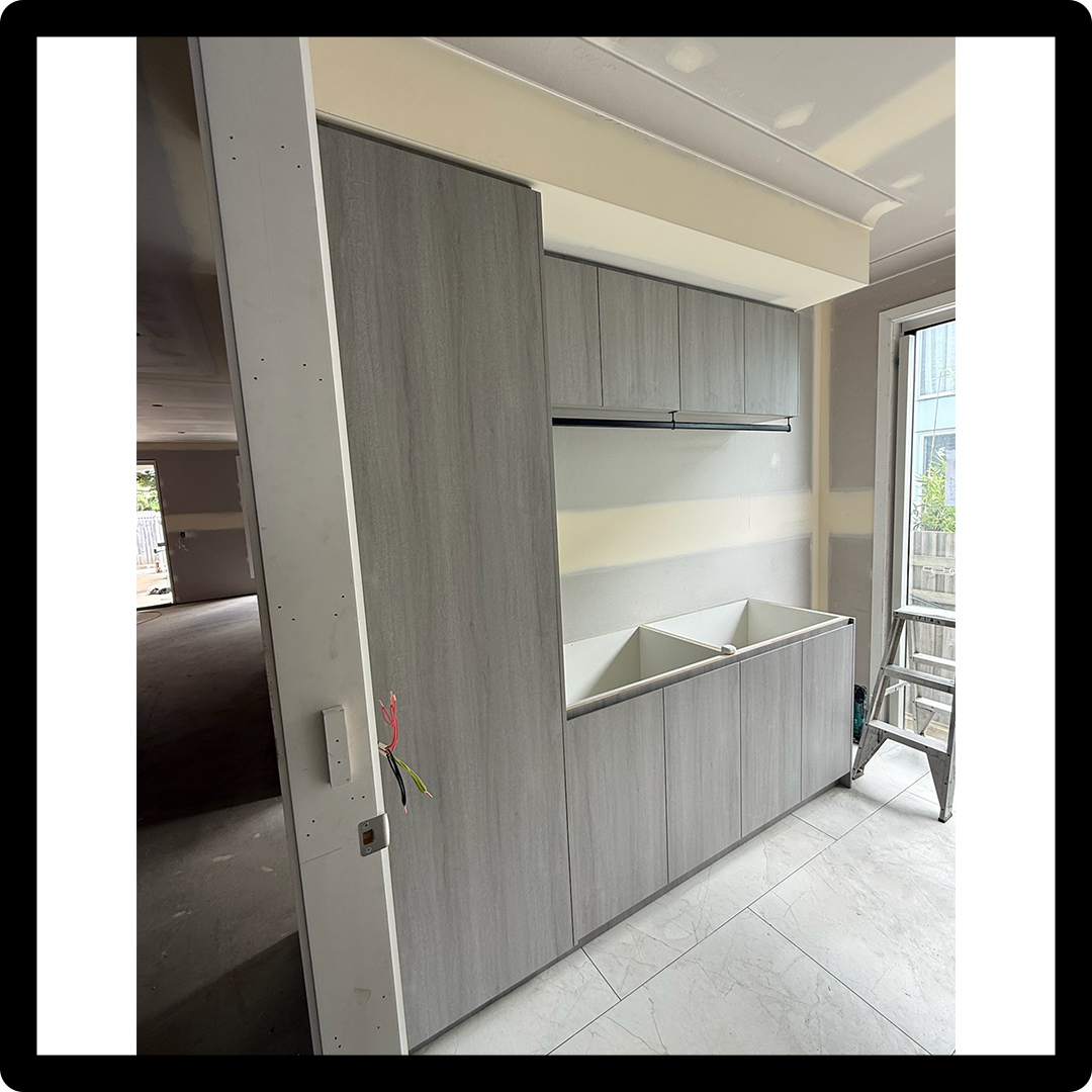 maddiconstruct's tweet image. Clean, modern, and coming together beautifully ✨
600x1200 white tiles + sleek cabinetry = perfection 🤍🛠️

#Tiling #Interiors #HomeDesign #Renovation #ModernLiving

maddisonconstructions.com.au