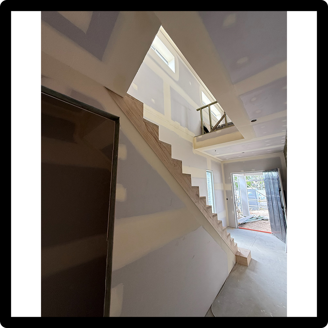 maddiconstruct's tweet image. Clean, modern, and coming together beautifully ✨
600x1200 white tiles + sleek cabinetry = perfection 🤍🛠️

#Tiling #Interiors #HomeDesign #Renovation #ModernLiving

maddisonconstructions.com.au