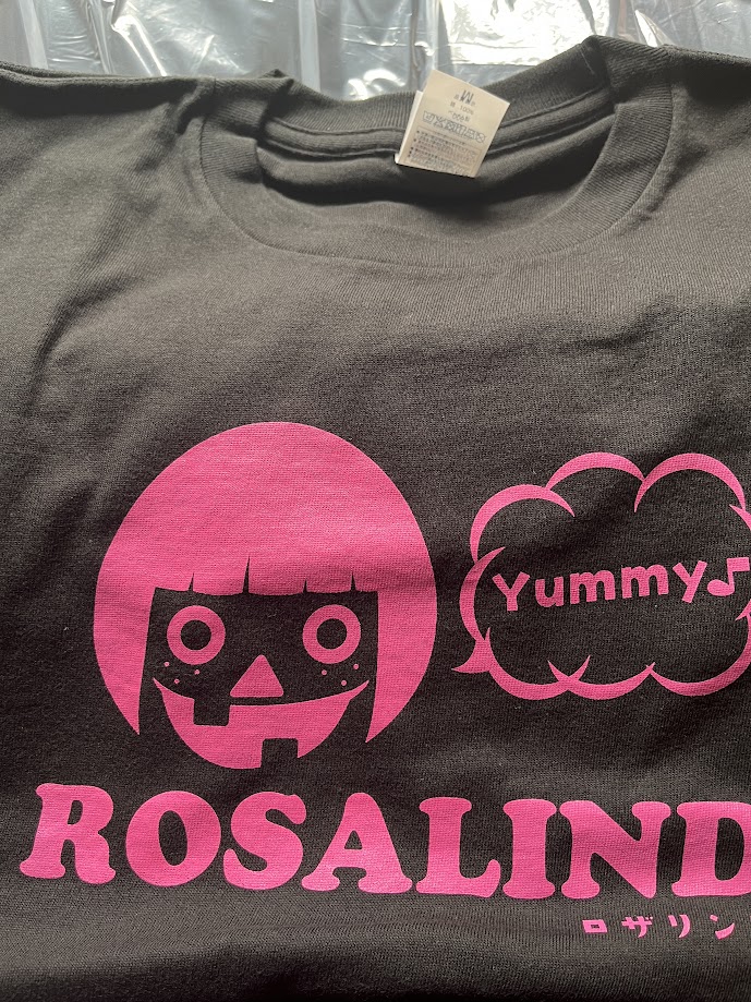 rosali_tochi's tweet image. ロザT春の新色、５月２日（土）BeOneBoxロザリンドの夕べから販売❣️此の日は、あらや食堂さんのFOOD販売もアリ〼🥰ゲストは久々の浜松ShadyGlimpse、加えてCRYの活動１０周年を祝うライブ‼️地元も二人体制ゴールド・ルーキーのゴールド・ツインズ、ザ・オベベスと豪華絢爛♪見逃さないで😂