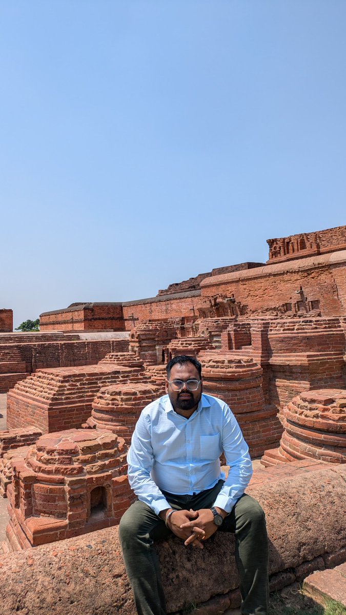 "କୁହାଯାଏ ଯେ ଯାହା ନାହିଁ ଭାରତେ ତାହା ନାହିଁ ଜଗତେ"
ଶିକ୍ଷା କ୍ଷେତ୍ରରେ ଦିନେ ସାରା ଦୁନିଆକୁ ଦିଗଦର୍ଶନ ଦେଉଥିବା ବିଶ୍ୱର ପ୍ରଥମ ଆବାସିକ ବିଶ୍ୱବିଦ୍ୟାଳୟ ଭାରତର ଜ୍ଞାନ ଓ ବିଜ୍ଞାନର କେନ୍ଦ୍ର ନାଳନ୍ଦା ବିଶ୍ୱବିଦ୍ୟାଳୟ lଏହା ଆମ ପାଇଁ ଖାଲି ଏକ ବିଶ୍ୱବିଦ୍ୟାଳୟ ନଥିଲା ଭାରତର ପ୍ରାଚୀନ ସଂସ୍କୃତି ଓ ସଭ୍ୟତାର ପେଣ୍ଠସ୍ଥଳୀ ମଧ୍ୟ ଥିଲାl
