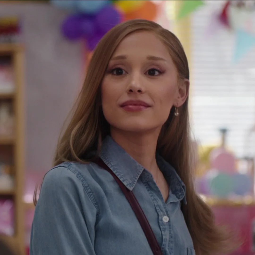 🚨 Ariana Grande PERFECTA como Olivia Jones en “Focker-In-Law”.