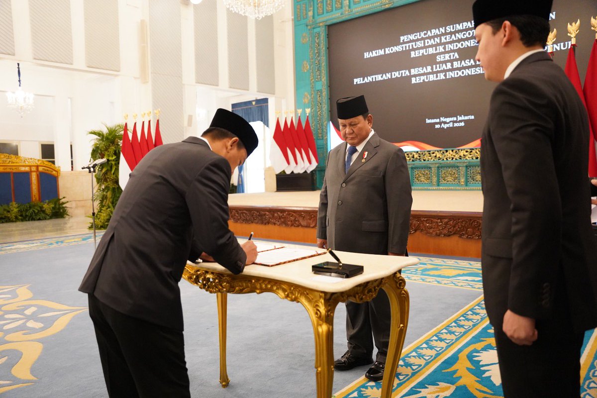 Lucu banget Indonesia. Ada pejabat baru dilantik Prabowo, langsung ditangkap Kejagung.

🟢 10 April 2026: Dilantik jadi Ketua Ombudsman 2026-2031
🔴 16 April 2026: Ditangkap Kejagung

Namanya Hery Susanto. Sekarang lagi heboh di grup Ombudsman. Belum ada seminggu menjabat loooh.