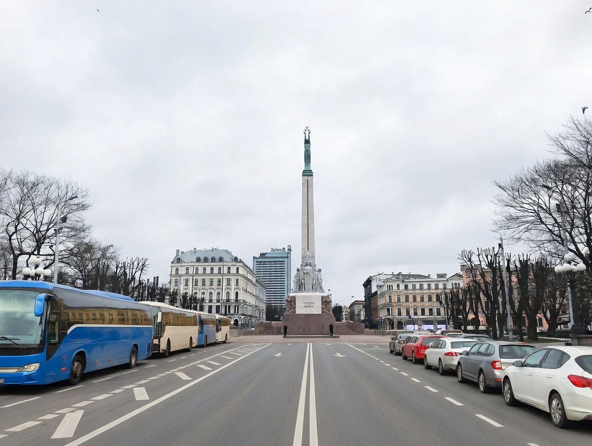 Pateicamies <a href="/AnsisPupols/">Ansis Pūpols</a> par Ģertrūdes rotācijas apļa glābšanu! ❤️

Aicinām arī izskatīt iespēju <a href="/AnsisPupols/">Ansis Pūpols</a> atjaunot vēsturisko Brīvības laukuma izskatu!

Satiksmi vajadzētu atvērt vismaz darbadienās. Svētku dienās var nodrošināt gājēju laukumu, ja nepieciešams.