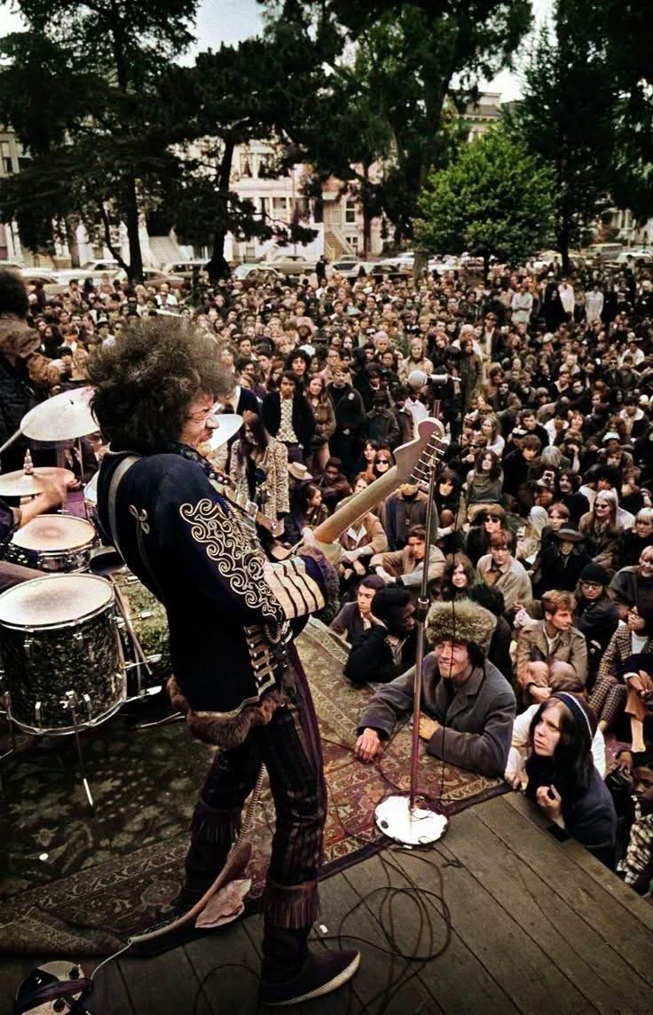 ktanaka13's tweet image. “Music is a safe kind of high.”
― Jimi Hendrix

Jimi Hendrix performing a free concert in Golden Gate Park, San Francisco on June 25, 1967.  

#JimiHendrix #Music #Rock #Blues #SummerofLove #GOAT