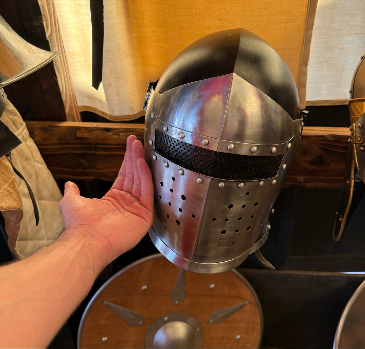joncfernandez's tweet photo. @cocowa_lt Saw him at RenFair…. Such a cold exterior https://t.co/ya9wBhpMXe