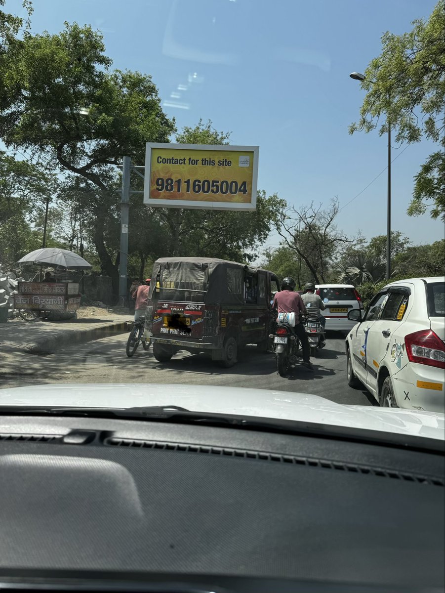 KarnavGupta7's tweet photo. Massive traffic jam near Qutub Minar Metro Station today 🚧
Dozens of autorickshaws are standing, waiting, and halting right on the road, choking the entire stretch.
Attaching:
📍 Google Maps traffic snapshot
📸 Ground photo of autos causing the blockage
@gupta_rekha @dtptraffic https://t.co/ogxZWV7evj