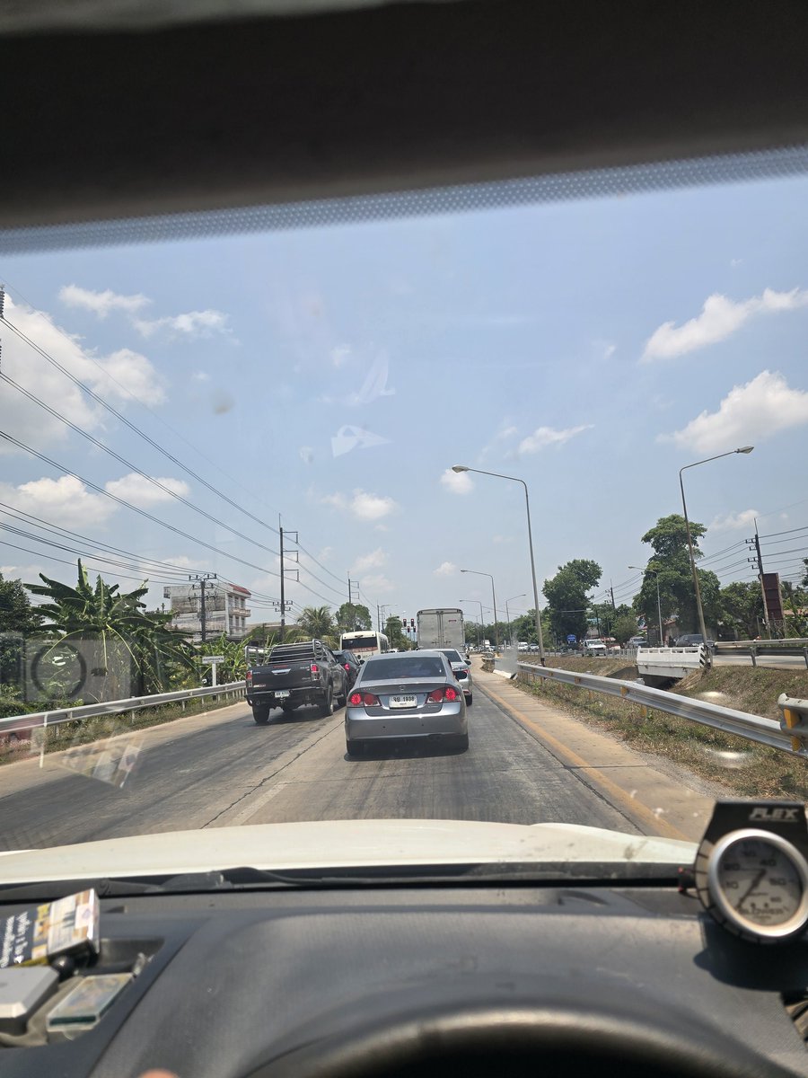 ฮอท tweet media