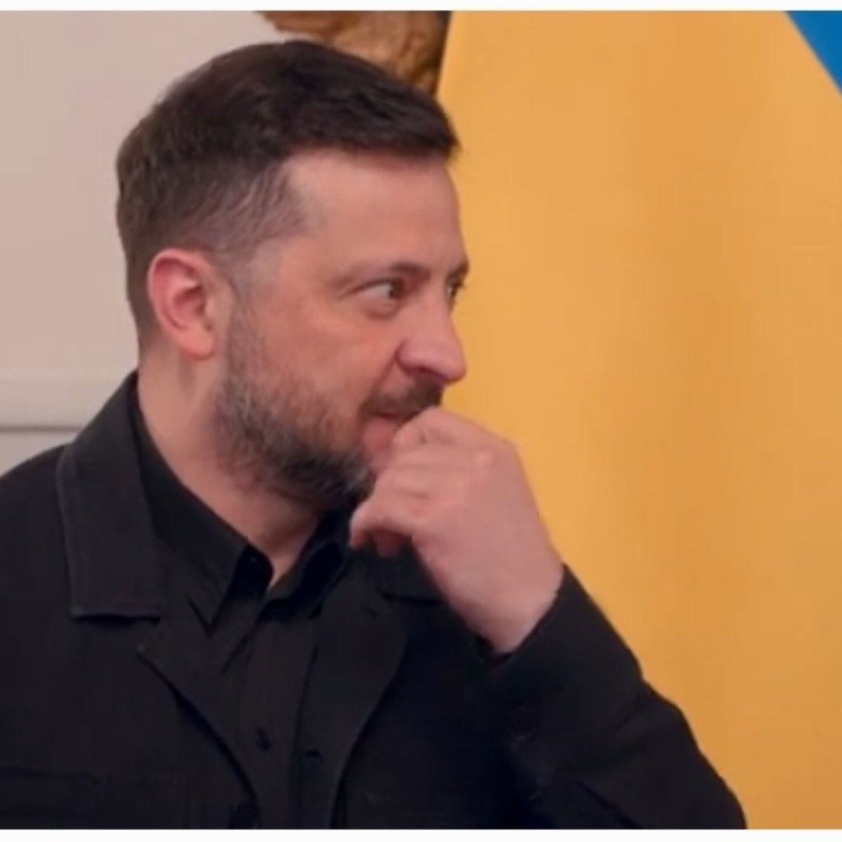 Prima dell'incontro ha sniffato. Guardate lo sguardo.