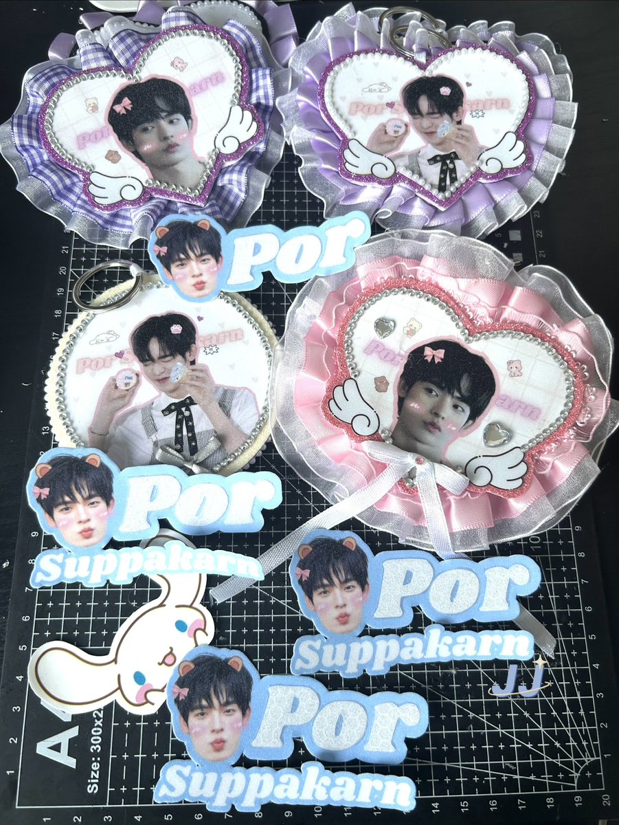 harunanananaa_'s tweet photo. Quick interest check!

Is there any Malaysian fans that like Por Suppakarn? Would you guys be interested to have something like this? 

I couldn’t help myself but keep looking at his cute photos and smiling 🫠🐻‍❄️

#porsuppakarn #duangwithyouseries https://t.co/gmgIxFPP4R
