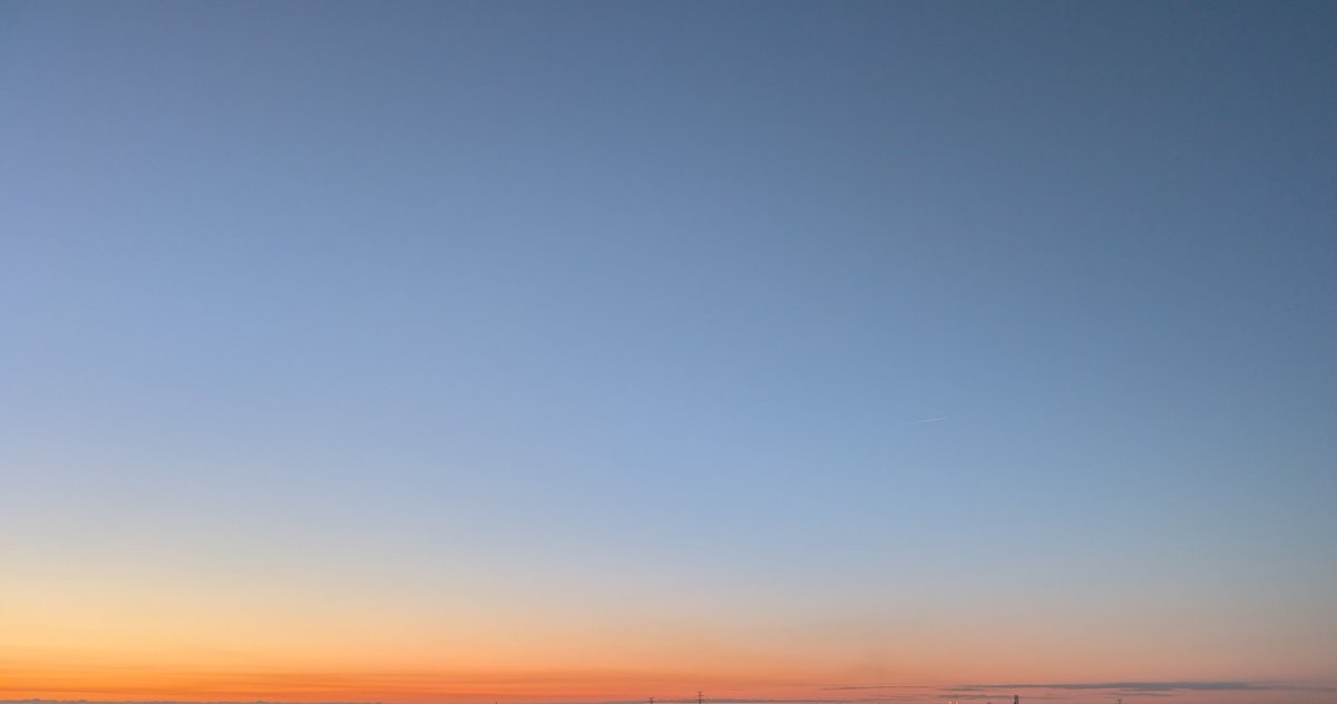 Cielo de Jueves. Buenos días. #BuenosDias #cielo #amanecer