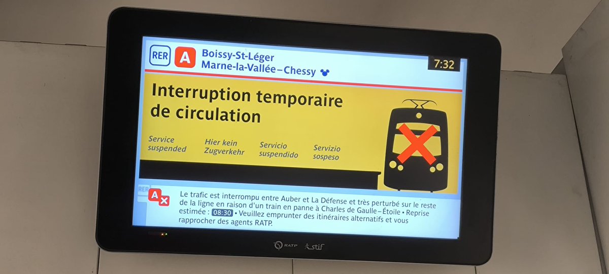 Plusdetrains's tweet image. Le #RERA a rouvert en service normal sur la branche Poissy ce matin mais il y a une interruption de trafic dans Paris à cause d’un train en panne. Récupérez le #RERE à La Défense. 
Courage à tous.