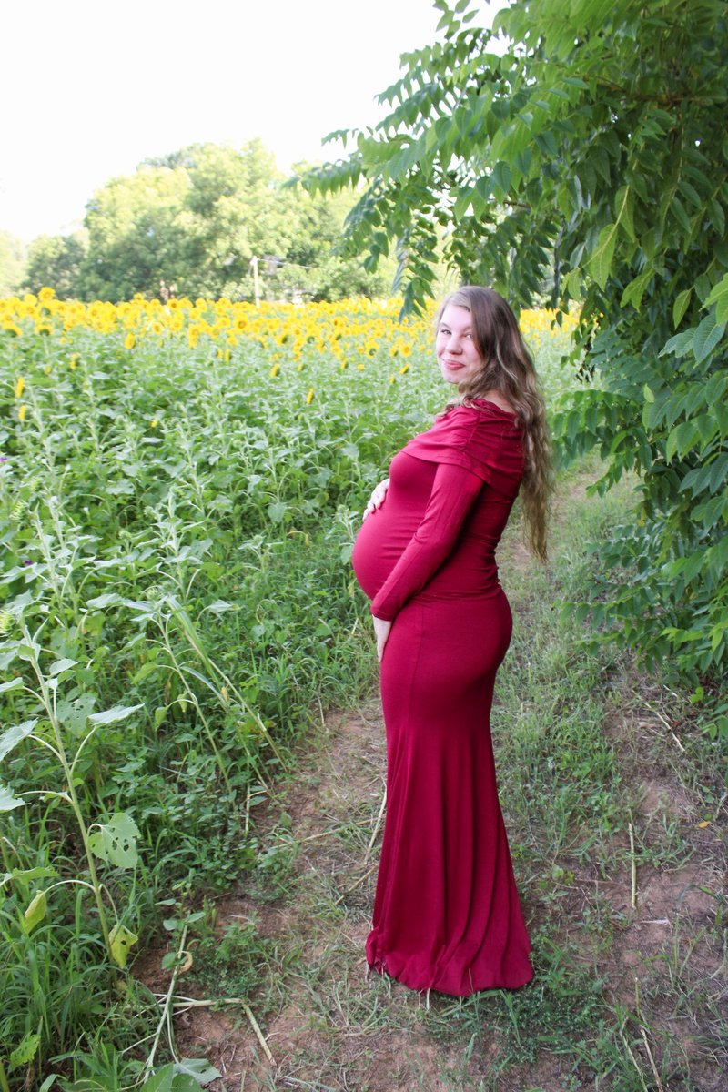 Hopie_x0's tweet photo. Bringing back my maternity pictures bc I loved them so much. #MaternityThrowback #Throwback #BeforeBaby #MomLife #Motherhood #SunflowerField #GoldenHour #BabyBumpThrowback https://t.co/zODTgT6GP2