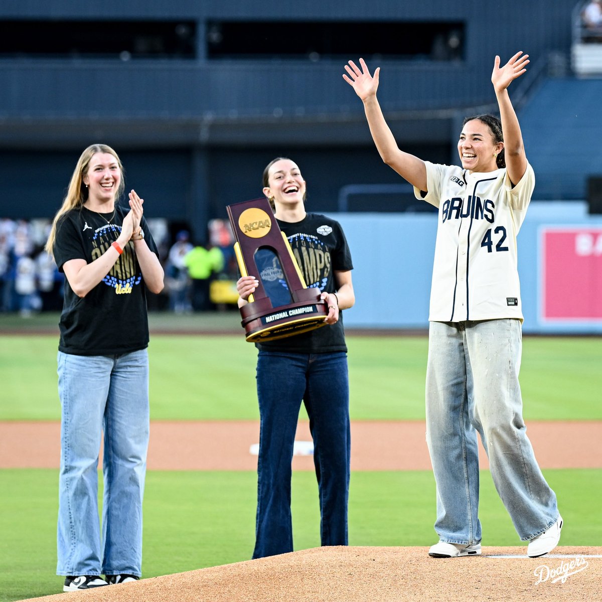 Los Angeles Dodgers tweet media