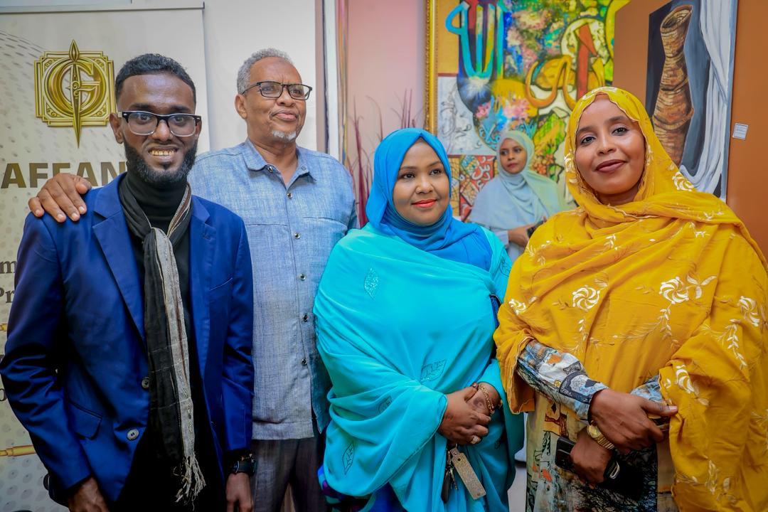 hibo_dr's tweet image. #Art plastique et #ICC : encore un pas en avant ! Plaisir d'avoir procédé à l'inauguration de la première galerie d'art privée de Dek Moussa Gafaneh, le fils du grand humoriste Gafaneh ! Toutes nos félicitations à ce brillant jeune artiste ! 
#Jeunesse_créativité #Entrepreneuriat