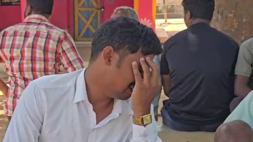 PrameyaDigital's tweet image. #ଛାତ୍ରାବାସରୁ_ଛାତ୍ରଙ୍କ_ଝୁଲନ୍ତା_ମୃତଦେହ_ଉଦ୍ଧାର
-ଭାମିନି ଆଶ୍ରମ ସ୍କୁଲ୍‌ ହଷ୍ଟେଲ୍‌ରେ ଛାତ୍ରାବାସରେ ଅଘଟଣ
-ବେକରେ ଗାମୁଛା ଲଗାଇ ଛାତ୍ରର ଆତ୍ମହତ୍ୟା
-ମୃତ ଛାତ୍ର ବଡ଼କୁମାରୀ ଗାଁର ପ୍ରଶାନ୍ତ ଭଦ୍ରା
-ଦୁଇ ଦିନ ତଲେ ଛାତ୍ରାବାସକୁ ଆସିତିଲେ ପ୍ରଶାନ୍ତ
-ଘଟଣାସ୍ଥଳରେ ପୁଲିସର ଛାନ୍‌ଭିନ୍‌ ଆରମ୍ଭ 
 #School #Student #DeadBody