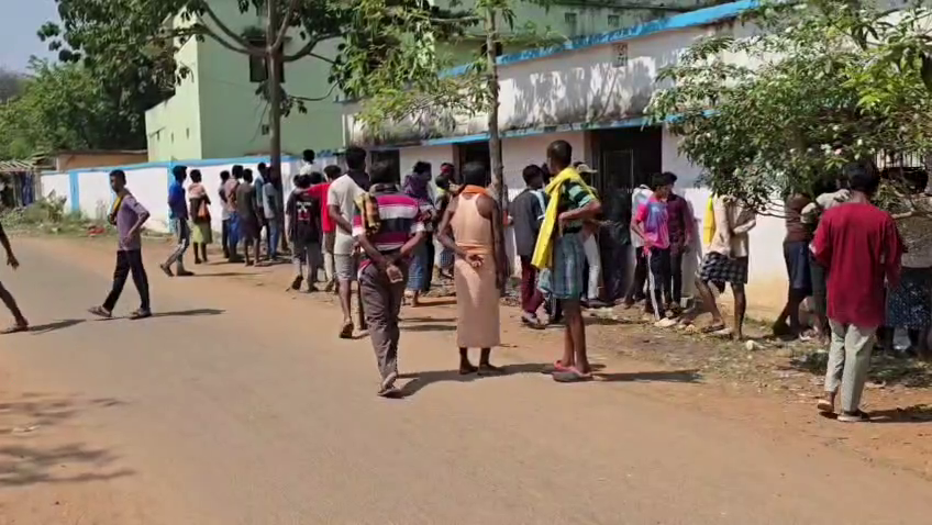 PrameyaDigital's tweet image. #ଛାତ୍ରାବାସରୁ_ଛାତ୍ରଙ୍କ_ଝୁଲନ୍ତା_ମୃତଦେହ_ଉଦ୍ଧାର
-ଭାମିନି ଆଶ୍ରମ ସ୍କୁଲ୍‌ ହଷ୍ଟେଲ୍‌ରେ ଛାତ୍ରାବାସରେ ଅଘଟଣ
-ବେକରେ ଗାମୁଛା ଲଗାଇ ଛାତ୍ରର ଆତ୍ମହତ୍ୟା
-ମୃତ ଛାତ୍ର ବଡ଼କୁମାରୀ ଗାଁର ପ୍ରଶାନ୍ତ ଭଦ୍ରା
-ଦୁଇ ଦିନ ତଲେ ଛାତ୍ରାବାସକୁ ଆସିତିଲେ ପ୍ରଶାନ୍ତ
-ଘଟଣାସ୍ଥଳରେ ପୁଲିସର ଛାନ୍‌ଭିନ୍‌ ଆରମ୍ଭ 
 #School #Student #DeadBody