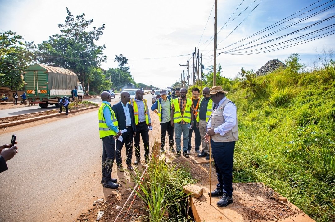 GideonSsekidde's tweet photo. Old Portbell Road (Nakawa–Luzira) update.
65% complete | 85% time elapsed.
Directive: Accelerate works — no compromise on quality.Must-dos.Seal open drains, Clear storm drains, Keep sewage out of drainage.
#GoldenPosts
#InfrastructureUG #PortbellRoad @KCCAUG #BuildBetter https://t.co/Pkeu9tqFOj