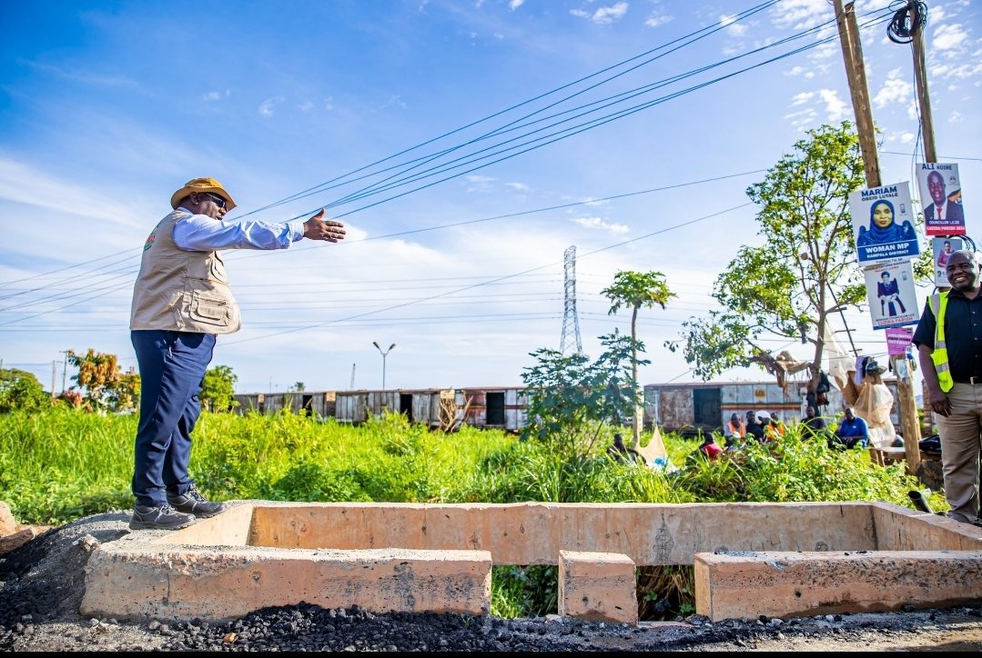 GideonSsekidde's tweet photo. Old Portbell Road (Nakawa–Luzira) update.
65% complete | 85% time elapsed.
Directive: Accelerate works — no compromise on quality.Must-dos.Seal open drains, Clear storm drains, Keep sewage out of drainage.
#GoldenPosts
#InfrastructureUG #PortbellRoad @KCCAUG #BuildBetter https://t.co/Pkeu9tqFOj