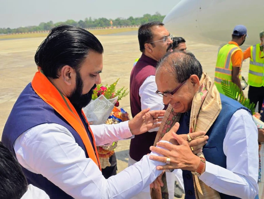 iBhumihar_Girl's tweet image. इन दोनों को देख कर लगता है कर्म से ज्यादा भाग्य मायने रखता है?... 🤭
        #Bihar #Cm