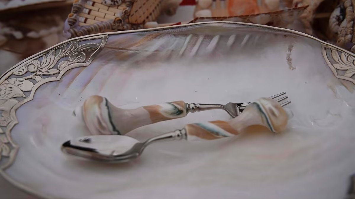 KizilsuUpdates's tweet image. At the exhibition area of the 4th cultural tourism festival themed on apricot blossoms in Wuheshalu township, Wuqia county, shell crafts with unique shapes and exquisite workmanship have attracted many visitors. #XinjiangTravel #Shells #ApricotBlossoms #Handicrafts