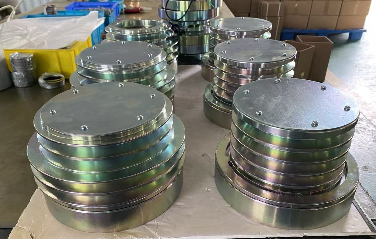Bus AC Magnetic Clutch for Denso compressors. JJQY Bus AC Magnetic Clutches Manufacturing since 2002. Sean/+86 18770921185 / sean@qiyuanautoparts.com qiyuanautoparts.com