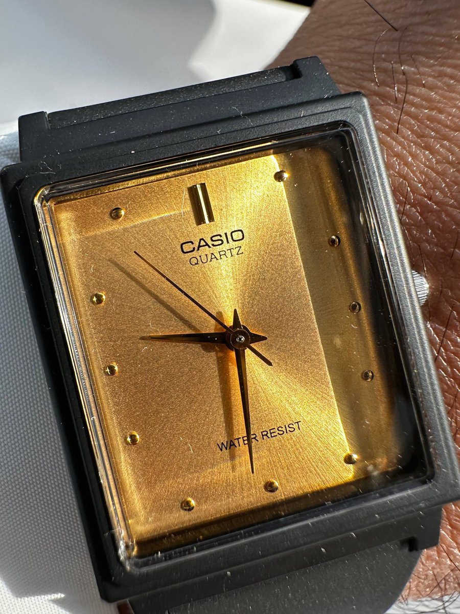 Ruwaastore1's tweet photo. Minimal Gold Elegance ✨
Gold dial, black resin strap, Japanese quartz
27mm — unisex design 
Only 91 SAR 

كاسيو… ثقة وجودة
تصميم ذهبي مع سوار أسود
مقاس 27 مم — تناسب الجنسين 
91 ريال فقط https://t.co/oWzaxUIOOw